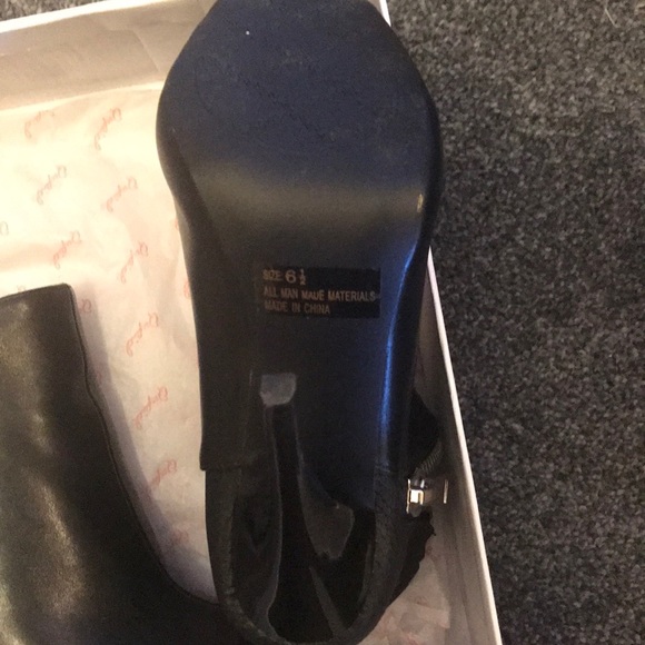 Booty that’s only lightly worn, great condition - Picture 2 of 4